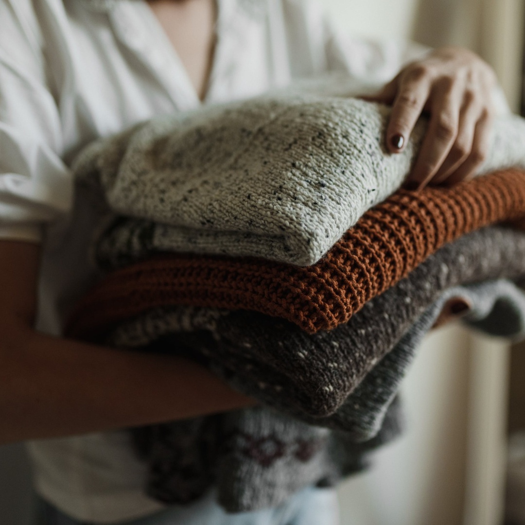 Jesensko pranje: Kako skrbeti za volnene puloverje, šale in druga sezonska oblačila z našimi izdelki